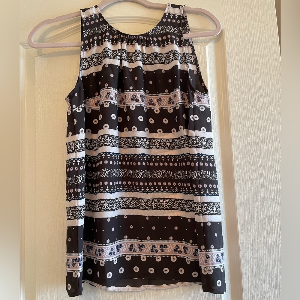 LOFT Black and White Patterned Sleeveless Top